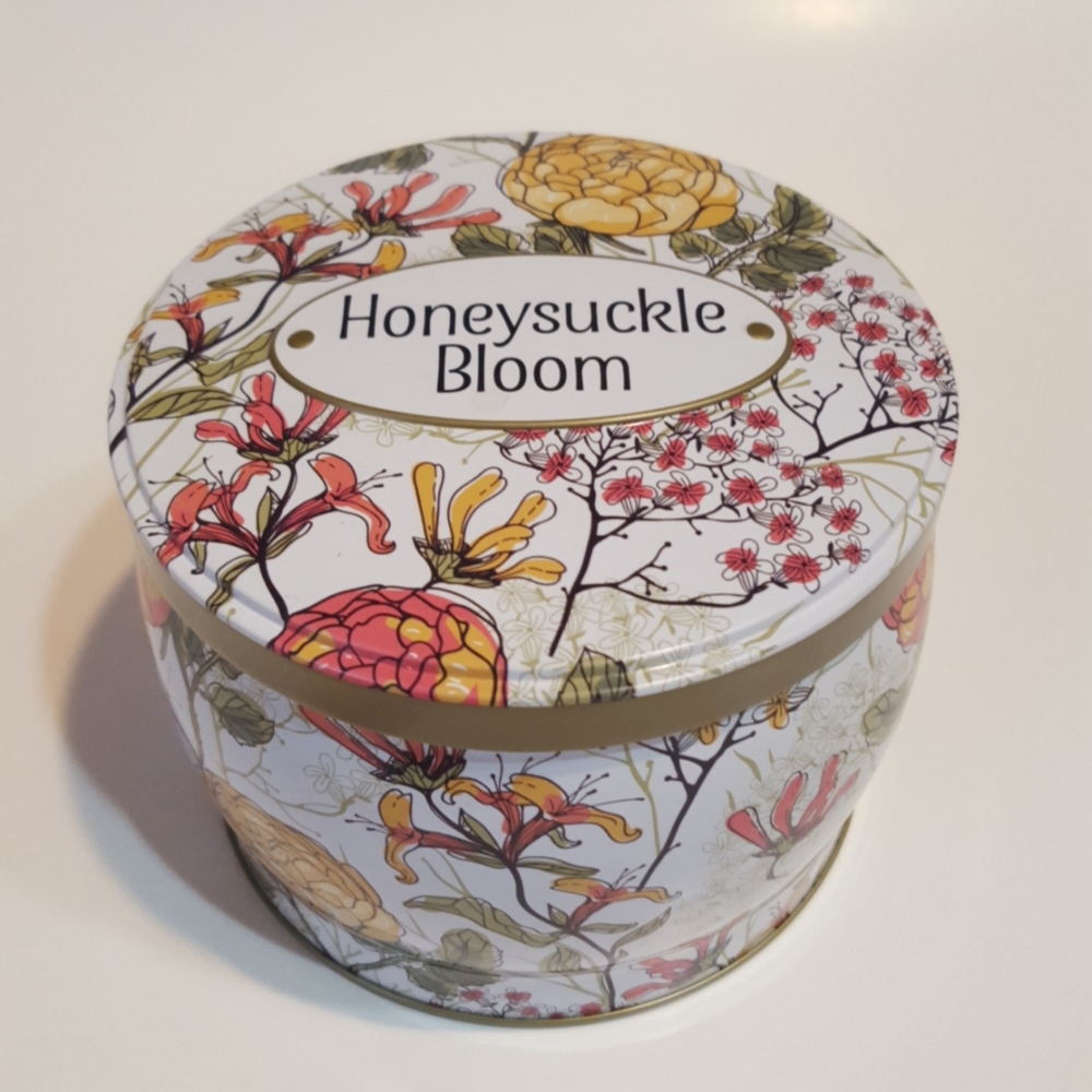 Simply Indulgent Honeysuckle Bloom Soy Candle NEW